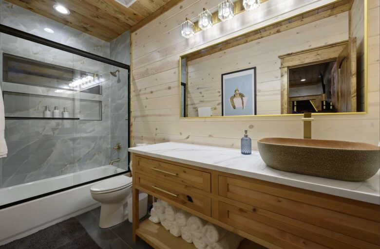 Luxury Broken Bow Lodge with Pool, Hot Tub and Endless Recreation - Broken Bow, Oklahoma