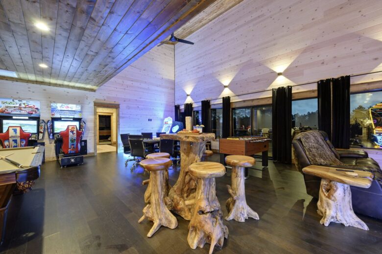 Luxury Broken Bow Lodge with Pool, Hot Tub and Endless Recreation - Broken Bow, Oklahoma
