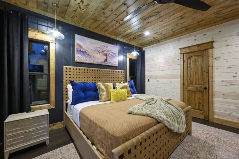 Luxury Broken Bow Lodge with Pool, Hot Tub and Endless Recreation - Broken Bow, Oklahoma