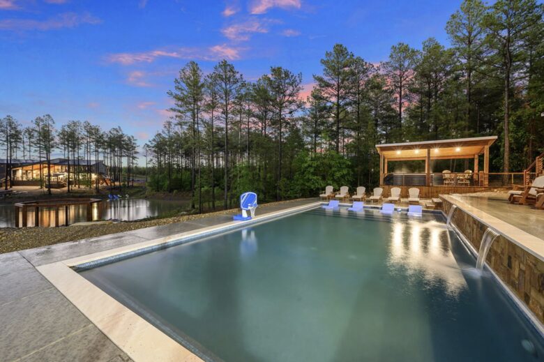 Luxury Broken Bow Lodge with Pool, Hot Tub and Endless Recreation - Broken Bow, Oklahoma