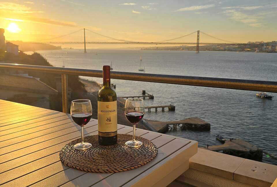 Cacilhas Waterfront Retreat with Tagus River and Lisbon Views - Lisbon, Portugal
