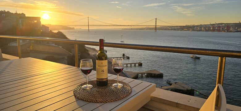 Cacilhas Waterfront Retreat with Tagus River and Lisbon Views - Lisbon, Portugal