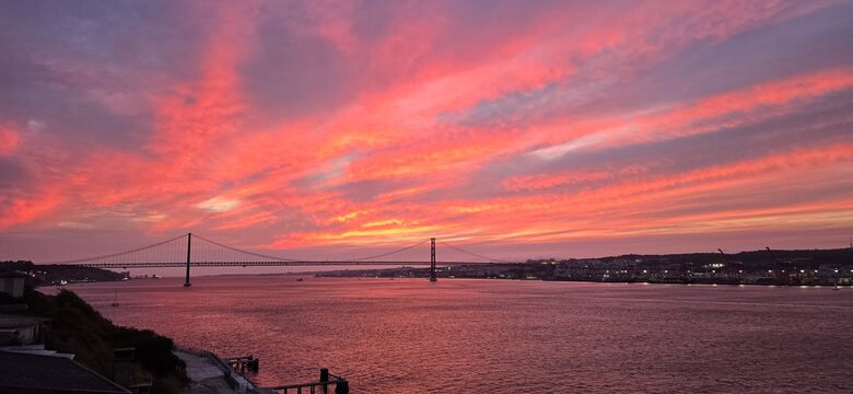 Cacilhas Waterfront Retreat with Tagus River and Lisbon Views - Lisbon, Portugal