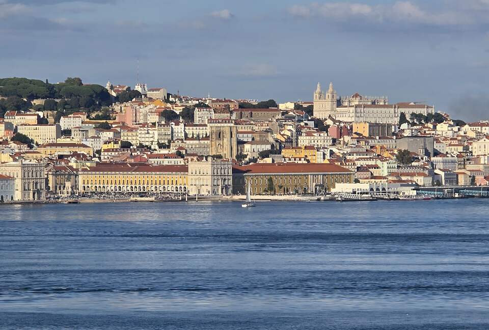 Cacilhas Waterfront Retreat with Tagus River and Lisbon Views - Lisbon, Portugal