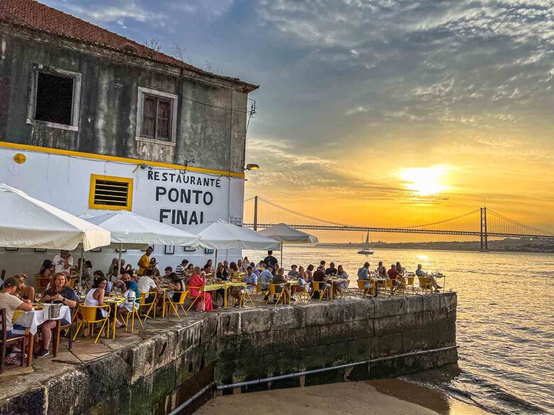 Cacilhas Waterfront Retreat with Tagus River and Lisbon Views - Lisbon, Portugal