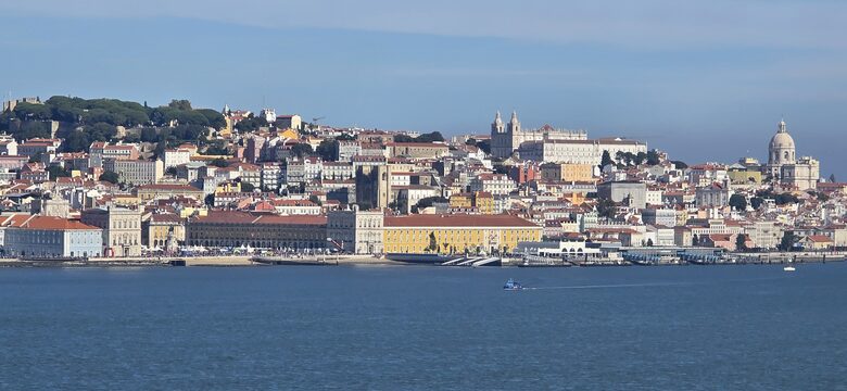 Cacilhas Waterfront Retreat with Tagus River and Lisbon Views - Lisbon, Portugal