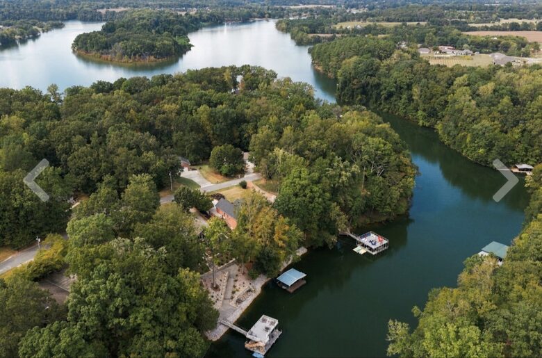 Grand Lakeview | Double Decker Dock, Fire Pit, Spa - Winchester, Tennessee