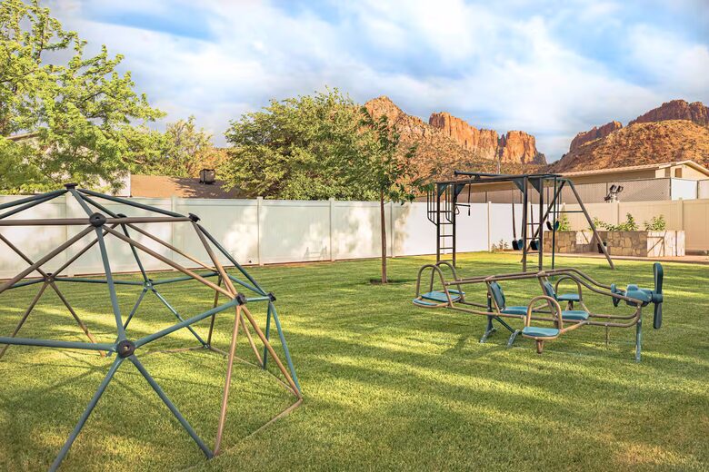 Hildale Group Escape with Pool, Sauna and Private Theater - Hildale, Utah