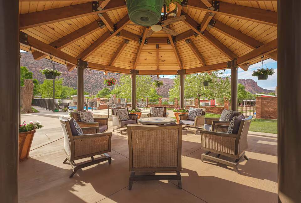 Hildale Group Escape with Pool, Sauna and Private Theater - Hildale, Utah