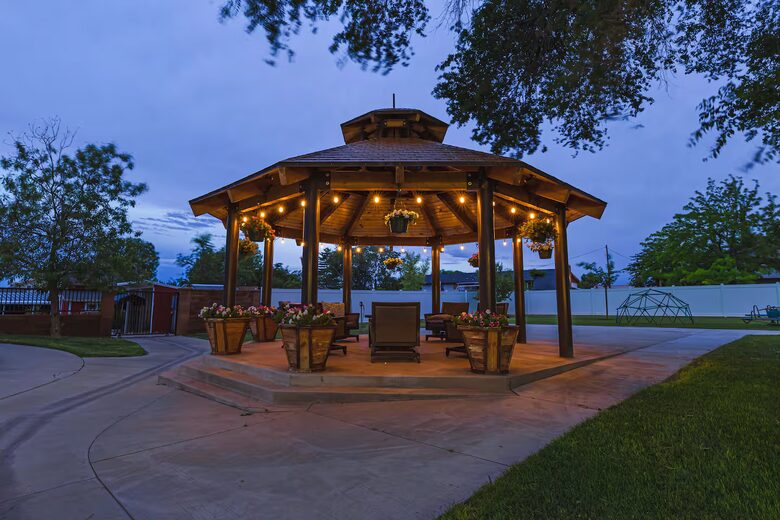 Hildale Group Escape with Pool, Sauna and Private Theater - Hildale, Utah