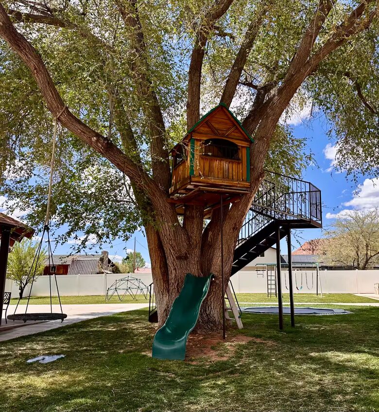 Hildale Group Escape with Pool, Sauna and Private Theater - Hildale, Utah