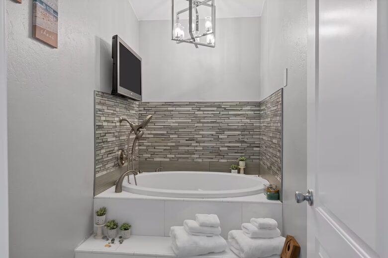 Hildale Group Escape with Pool, Sauna and Private Theater - Hildale, Utah