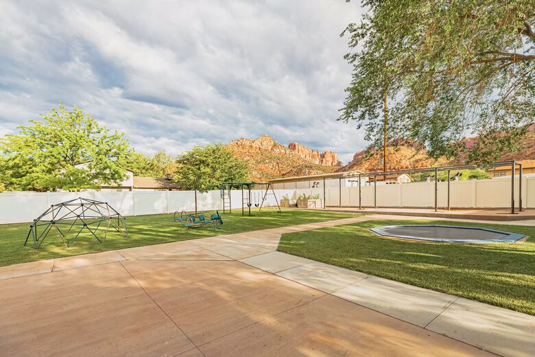 Hildale Group Escape with Pool, Sauna and Private Theater - Hildale, Utah