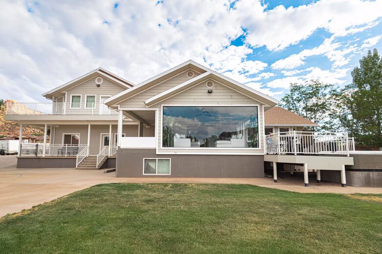 Hildale Group Escape with Pool, Sauna and Private Theater - Hildale, Utah
