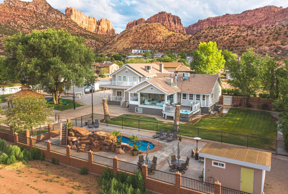 Hildale Group Escape with Pool, Sauna and Private Theater - Hildale, Utah