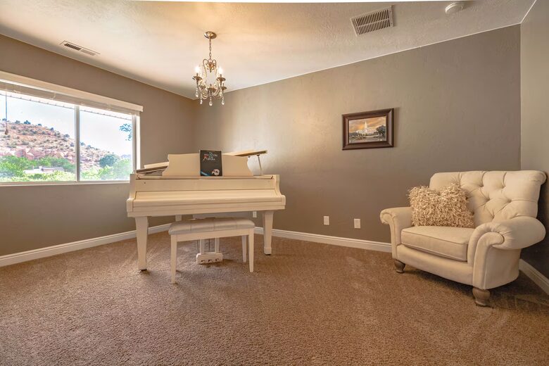 Hildale Group Escape with Pool, Sauna and Private Theater - Hildale, Utah