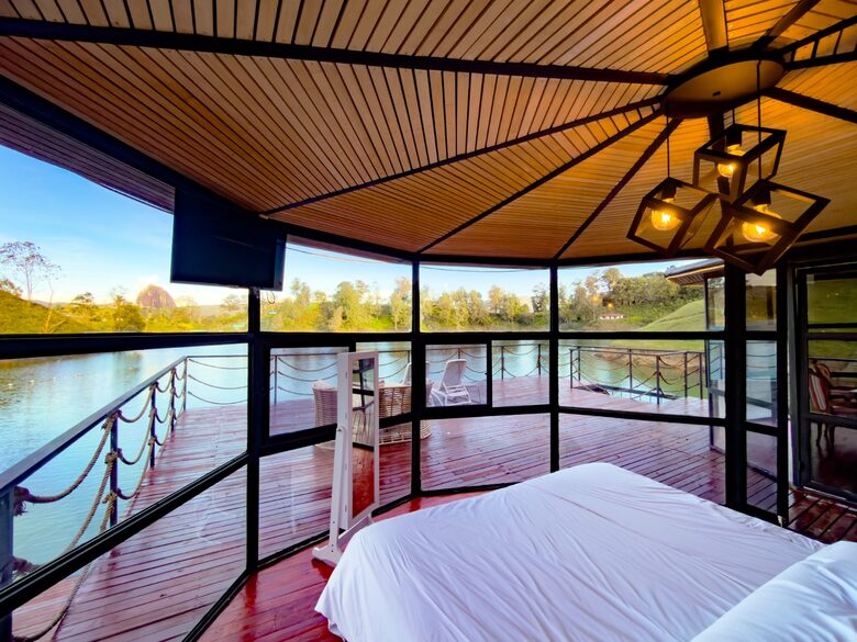 Luxury Waterfront Retreat on the Guatapé Reservoir - Guatapé, Colombia