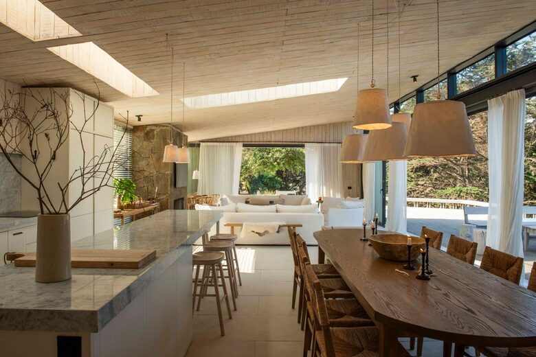 Refined Coastal Home in La Laguna - La Laguna de Puchuncaví, Chile