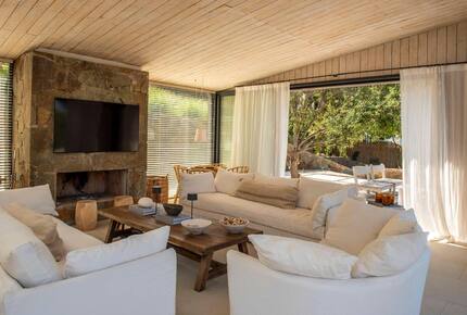 Refined Coastal Home in La Laguna - La Laguna de Puchuncaví, Chile
