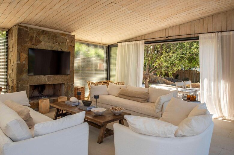 Refined Coastal Home in La Laguna - La Laguna de Puchuncaví, Chile