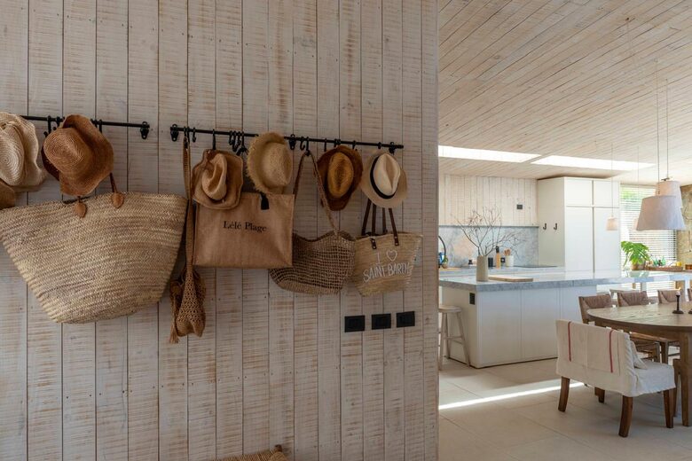 Refined Coastal Home in La Laguna - La Laguna de Puchuncaví, Chile