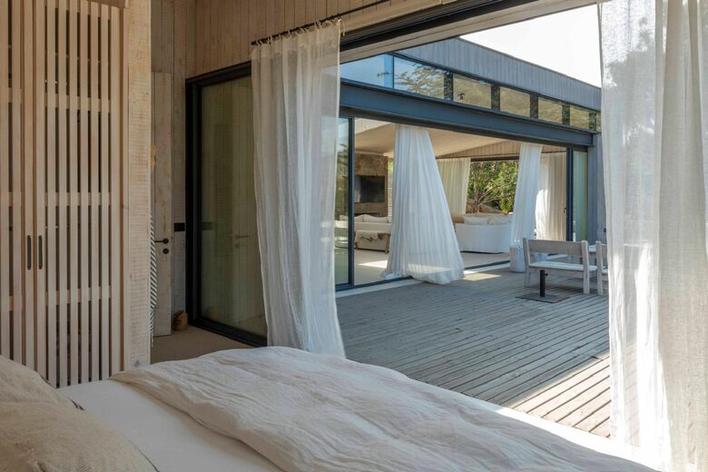 Refined Coastal Home in La Laguna - La Laguna de Puchuncaví, Chile