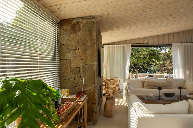 Refined Coastal Home in La Laguna - La Laguna de Puchuncaví, Chile