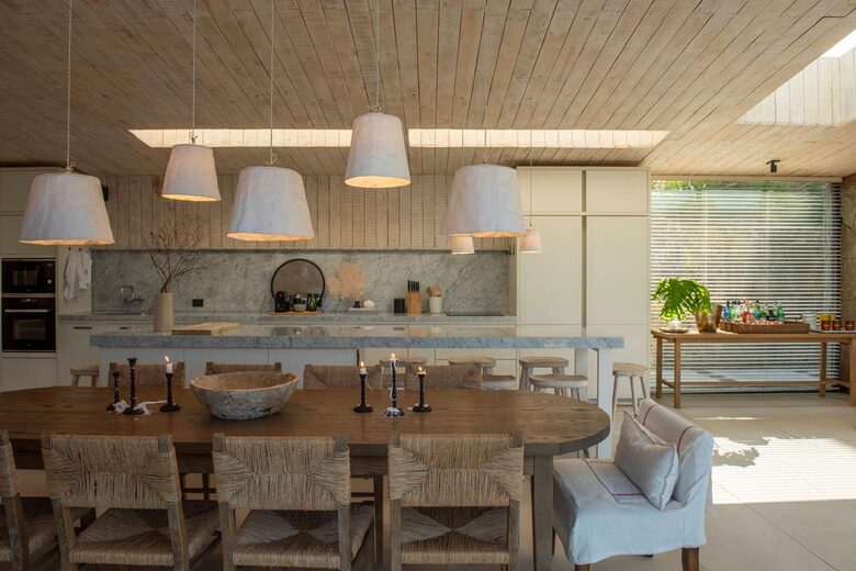 Refined Coastal Home in La Laguna - La Laguna de Puchuncaví, Chile