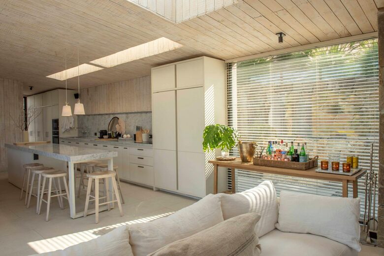 Refined Coastal Home in La Laguna - La Laguna de Puchuncaví, Chile