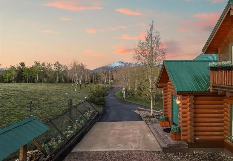 Colorado Mountain Cabin Overlooking Pikes Peak - Woodland Park, Colorado