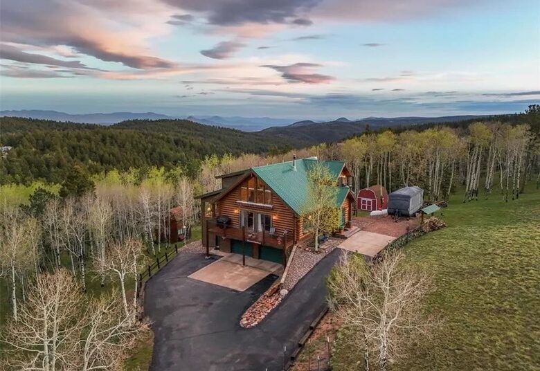Colorado Mountain Cabin Overlooking Pikes Peak - Woodland Park, Colorado