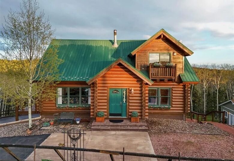 Colorado Mountain Cabin Overlooking Pikes Peak - Woodland Park, Colorado