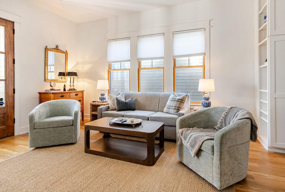 Downtown Fayetteville Cottage with Designer Finishes - Fayetteville, Arkansas