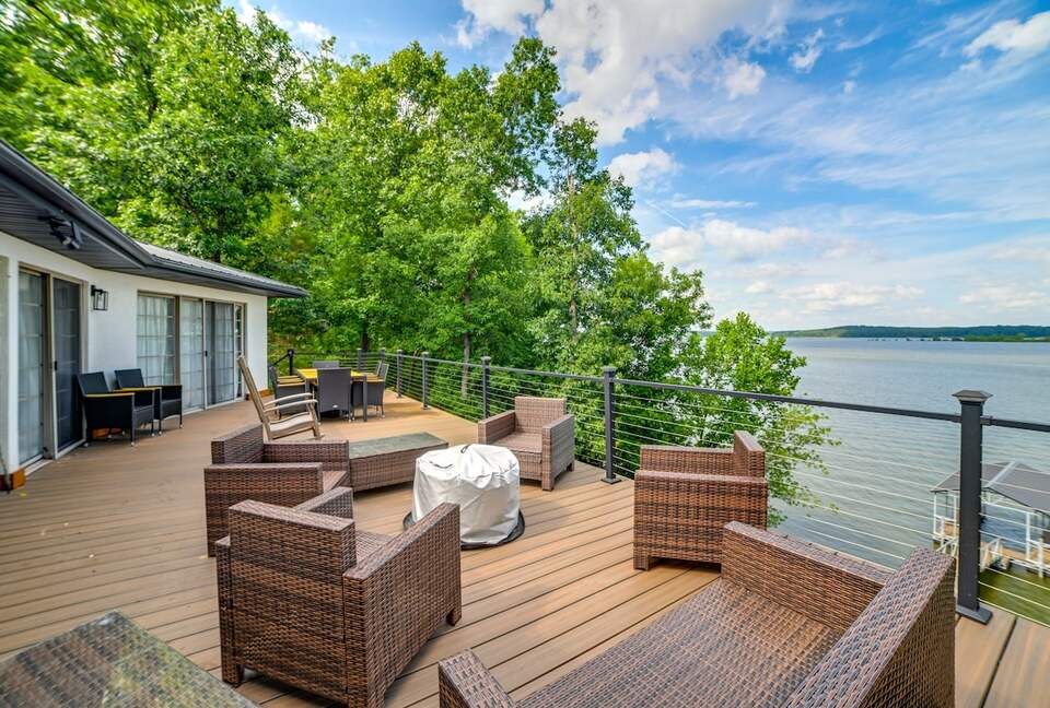 Kentucky Lakefront Retreat with Private Dock and Sunset Views - New Concord, Kentucky