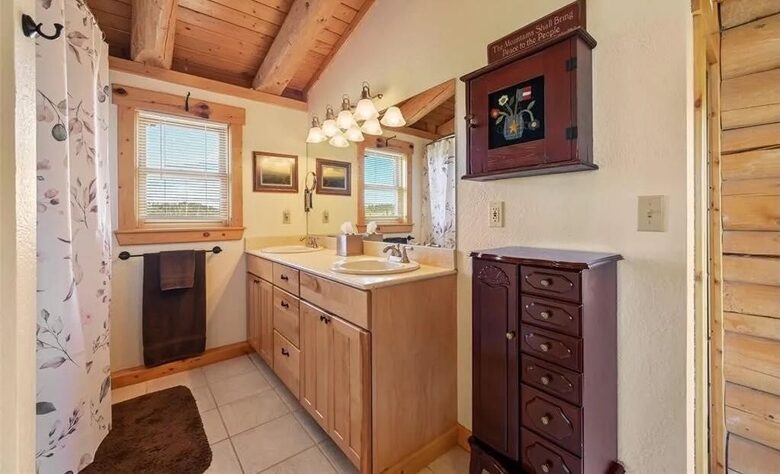 Colorado Mountain Cabin Overlooking Pikes Peak - Woodland Park, Colorado