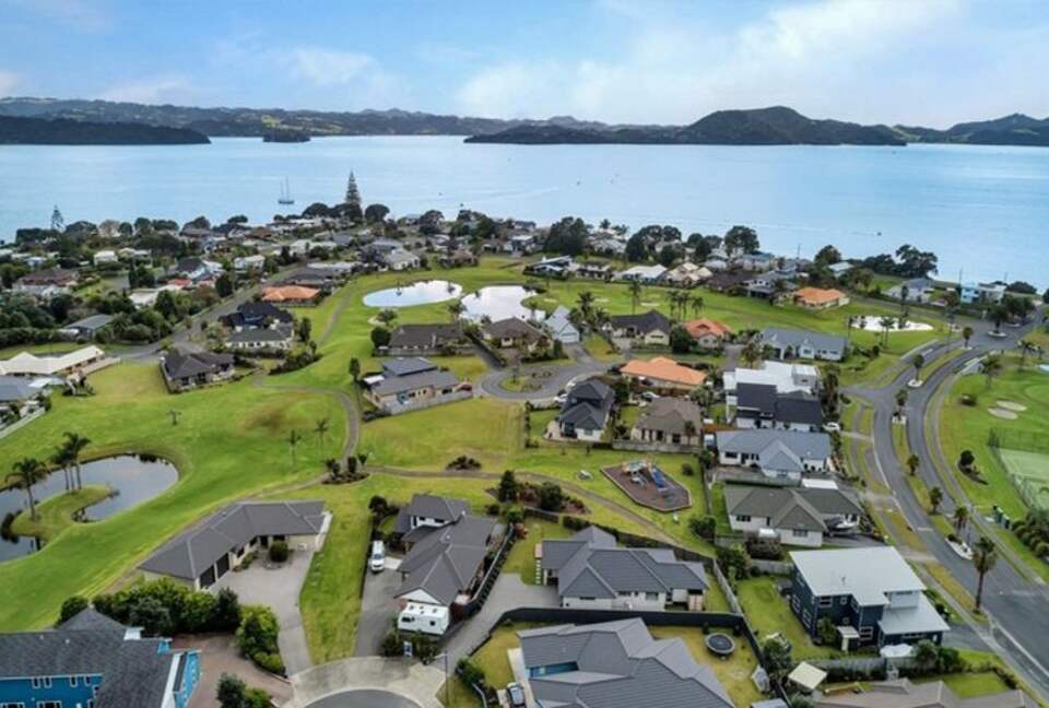 Whangārei Coastal Retreat with Pool, Golf and Tennis - Whangārei, New Zealand