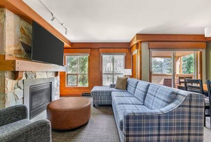 Embarc Whistler 2BR Suite with Fireplace and Balcony - Whistler, Canada