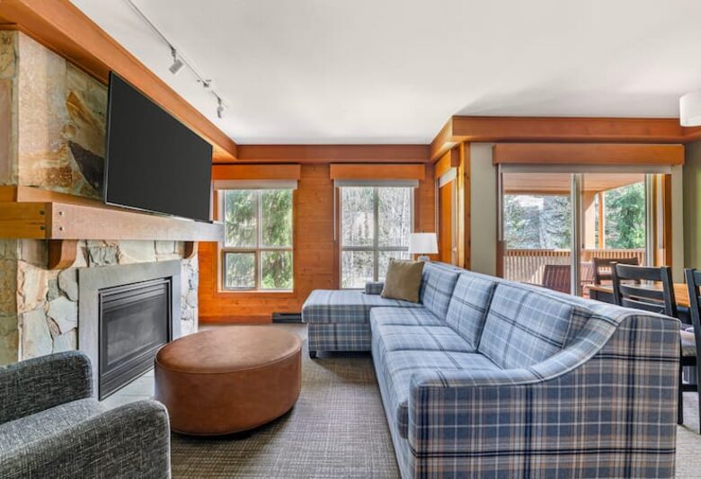 Embarc Whistler 2BR Suite with Fireplace and Balcony - Whistler, Canada