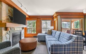 Embarc Whistler 2BR Suite with Fireplace and Balcony - Whistler, Canada