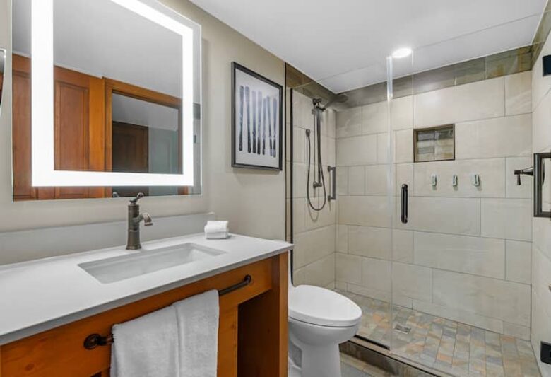 Embarc Whistler 2BR Suite with Fireplace and Balcony - Whistler, Canada