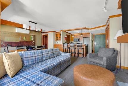 Embarc Whistler 2BR Suite with Fireplace and Balcony - Whistler, Canada