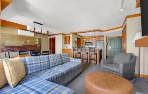 Embarc Whistler 2BR Suite with Fireplace and Balcony - Whistler, Canada