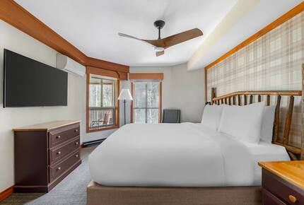 Embarc Whistler 2BR Suite with Fireplace and Balcony - Whistler, Canada