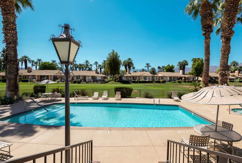 Palm Desert Country Club Retreat Near El Paseo - Palm Desert, California