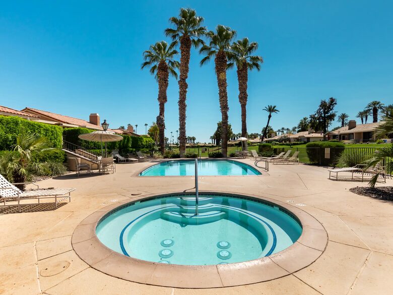 Palm Desert Country Club Retreat Near El Paseo - Palm Desert, California