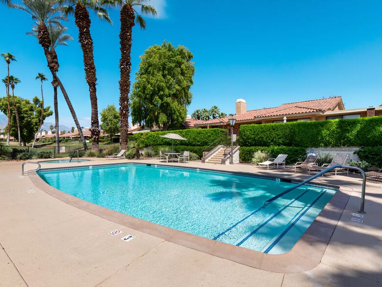 Palm Desert Country Club Retreat Near El Paseo - Palm Desert, California