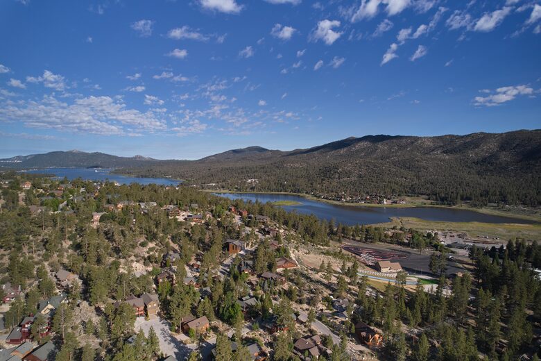Five-Bedroom Mountain Escape in Big Bear - Big Bear City, California