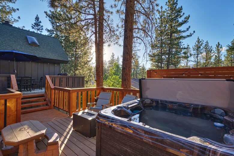 Five-Bedroom Mountain Escape in Big Bear - Big Bear City, California