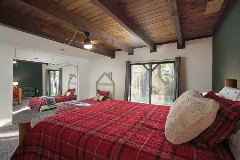 Five-Bedroom Mountain Escape in Big Bear - Big Bear City, California