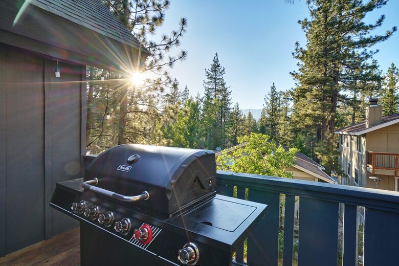 Five-Bedroom Mountain Escape in Big Bear - Big Bear City, California